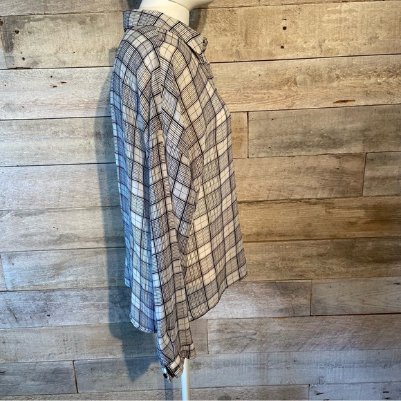 🛍️3/$30 Forever 21 women’s‎ plaid button up shirt  in size medium - Picture 4 of 5